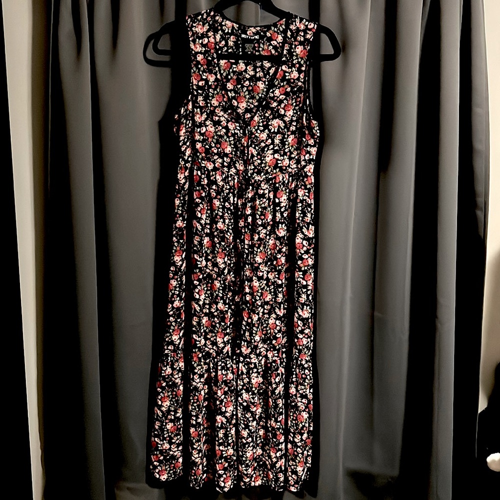 Hot topic floral bottom ruffle duster